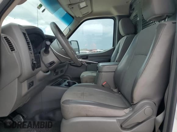 ✅ 2018 Nissan NV Cargo SV • VIN: 1N6BF0KY5JN816133 • Lot: 70077485. Wystawiony na Copart z przebiegiem 237 285 mil. Bezpłatny archiwum sprzedaży aukcyjnych z USA i szczegółowy raport historii pojazdu na DreamBid. Zdjęcie 7.