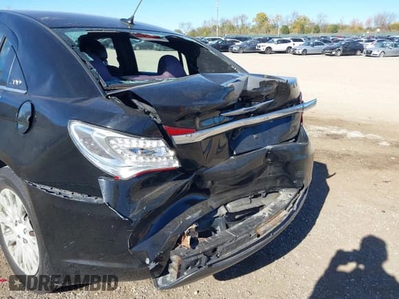 ✅ 2012 Chrysler 200 LX • VIN: 1C3CCBAB0CN248602 • Lot: 43604360. Wystawiony na IAAI z przebiegiem 152 799 mil. Bezpłatny archiwum sprzedaży aukcyjnych z USA i szczegółowy raport historii pojazdu na DreamBid. Zdjęcie 6.