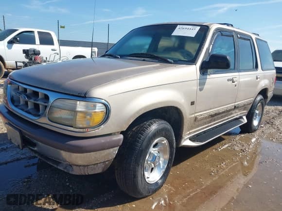 ✅ 1997 Ford Explorer XLT • VIN: 1FMDU32P3VZA18590 • Lot: 42694445. Listed on IAAI with 137,939 mi. Free auction sales archive from the USA and detailed vehicle history report at DreamBid. Image 2.