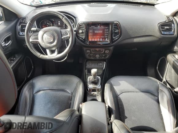 ✅ 2019 Jeep Compass Limited • VIN: 3C4NJCCB3KT675994 • Lot: 81872945. Wystawiony na Copart z przebiegiem 100 522 mil. Bezpłatny archiwum sprzedaży aukcyjnych z USA i szczegółowy raport historii pojazdu na DreamBid. Zdjęcie 8.