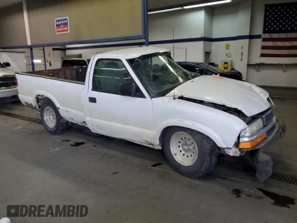✅ 2003 Chevrolet S-10 Work Truck • VIN: 1GCCS14XX38237623 • Лот: 48796675. Опубликован ранее на Copart с пробегом Не указан. Бесплатный доступ к архиву аукционных продаж из США и подробный отчёт об истории автомобиля на DreamBid. Изображение 4.