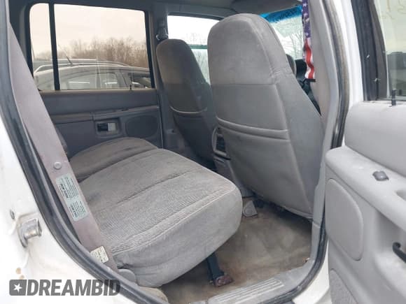 ✅ 1997 Ford Explorer XL • VIN: 1FMDU34E3VUB50631 • Лот: 41549892. Опубликован ранее на IAAI с пробегом 273 839 миль. Бесплатный доступ к архиву аукционных продаж из США и подробный отчёт об истории автомобиля на DreamBid. Изображение 8.