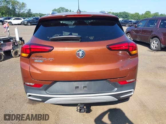 ✅ 2020 Buick Encore GX Select • VIN: KL4MMDS25LB122982 • Lot: 42799016. Wystawiony na IAAI z przebiegiem 60 555 mil. Bezpłatny archiwum sprzedaży aukcyjnych z USA i szczegółowy raport historii pojazdu na DreamBid. Zdjęcie 16.