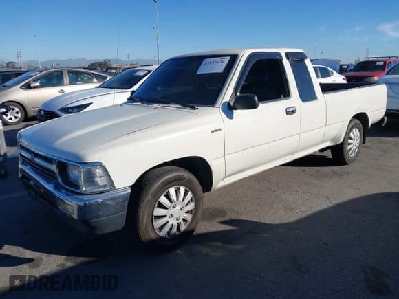 ✅ 1992 Toyota Pickup DLX • VIN: JT4RN93P5N5054068 • Lot: 43857036. Listed on IAAI with 245,685 mi. Free auction sales archive from the USA and detailed vehicle history report at DreamBid. Image 2.