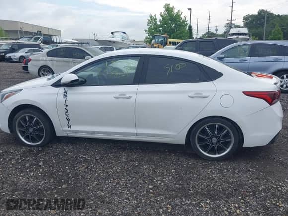 ✅ 2019 Hyundai Accent SE • VIN: 3KPC24A30KE080661 • Lot: 42998270. Listed on IAAI with 9,999,999 mi miles. Access the free auction sales archive from the USA and view a detailed vehicle history report at DreamBid. Image 13.