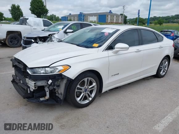 ✅ 2015 Ford Fusion Titanium Hybrid • VIN: 3FA6P0RU8FR237720 • Lot: 42512387. Wystawiony na IAAI z przebiegiem 192 130 mil. Bezpłatny archiwum sprzedaży aukcyjnych z USA i szczegółowy raport historii pojazdu na DreamBid. Zdjęcie 2.
