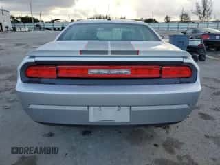 2010 Dodge Challenger SE z VIN 2B3CJ4DV2AH189661, wystawiony jako Copart lot #70887284 z przebiegiem 72 210 mil mil oraz Szkoda całkowita • Salvage title. Historia ofert i sprzedaży dostępna na DreamBid. Obrazek 6.