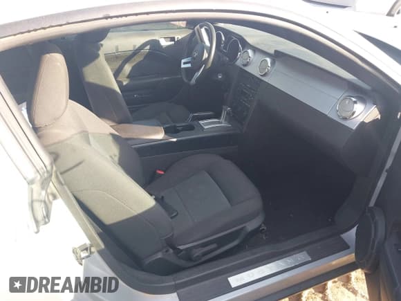 ✅ 2006 Ford Mustang Standard • VIN: 1ZVFT80N765250551 • Lot: 43380842. Listed on IAAI with 221,230 mi. Free auction sales archive from the USA and detailed vehicle history report at DreamBid. Image 5.