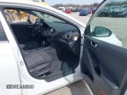 ✅ 2017 Hyundai Ioniq SEL • VIN: KMHC75LC7HU028387 • Lot: 41827441. Wystawiony na IAAI z przebiegiem 72 370 mil. Bezpłatny archiwum sprzedaży aukcyjnych z USA i szczegółowy raport historii pojazdu na DreamBid. Zdjęcie 5.