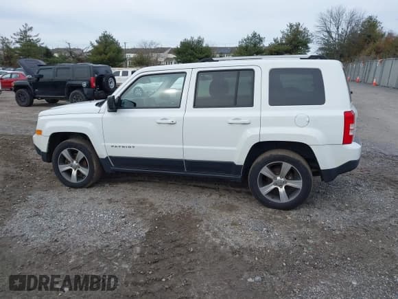 ✅ 2016 Jeep Patriot High Altitude • VIN: 1C4NJRFB1GD534983 • Lot: 43884048. Wystawiony na IAAI z przebiegiem 123 151 mil. Bezpłatny archiwum sprzedaży aukcyjnych z USA i szczegółowy raport historii pojazdu na DreamBid. Zdjęcie 3.