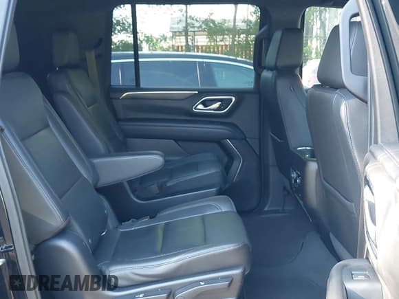 ✅ 2021 Chevrolet Suburban LT • VIN: 1GNSKCKD1MR382911 • Lot: 43016739. Wystawiony na IAAI z przebiegiem 210 049 mil. Bezpłatny archiwum sprzedaży aukcyjnych z USA i szczegółowy raport historii pojazdu na DreamBid. Zdjęcie 8.