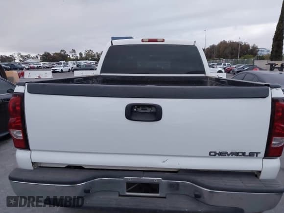 ✅ 2004 Chevrolet Silverado 2500HD LS • VIN: 1GCHC23U64F186697 • Лот: 41851795. Опубликован ранее на IAAI с пробегом 232 715 миль. Бесплатный доступ к архиву аукционных продаж из США и подробный отчёт об истории автомобиля на DreamBid. Изображение 16.