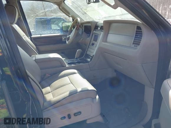 ✅ 2007 Lincoln Navigator • VIN: 5LMFU285X7LJ09190 • Lot: 41611256. Listed on IAAI with 185,879 mi. Free auction sales archive from the USA and detailed vehicle history report at DreamBid. Image 5.
