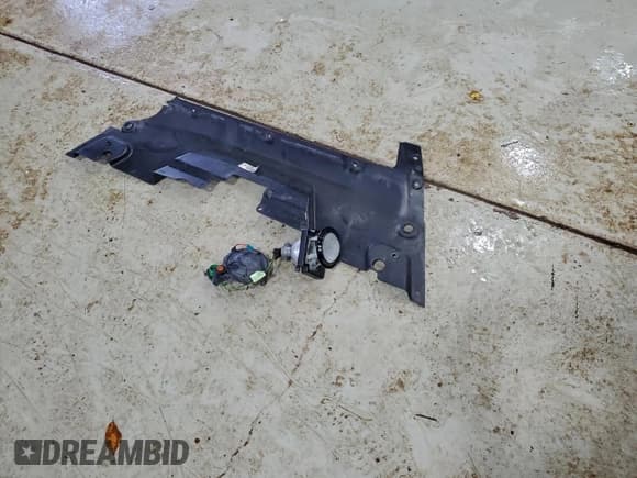 ✅ 2014 Jeep Cherokee Latitude • VIN: 1C4PJMCS5EW268420 • Lot: 93944655. Wystawiony na Copart z przebiegiem 119 450 mil. Bezpłatny archiwum sprzedaży aukcyjnych z USA i szczegółowy raport historii pojazdu na DreamBid. Zdjęcie 13.