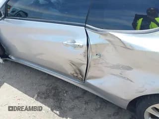 ✅ 2013 Hyundai Genesis Coupe Premium • VIN: KMHHT6KDXDU084903 • Lot: 42180404. Wystawiony na IAAI z przebiegiem 117 142 mil. Bezpłatny archiwum sprzedaży aukcyjnych z USA i szczegółowy raport historii pojazdu na DreamBid. Zdjęcie 6.