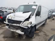 ✅ 2012 Mercedes-Benz Sprinter Cargo • VIN: WD3PE7CC7C5687526 • Lot: 43577395. Wystawiony na IAAI z przebiegiem 188 705 mil. Bezpłatny archiwum sprzedaży aukcyjnych z USA i szczegółowy raport historii pojazdu na DreamBid. Zdjęcie 17.