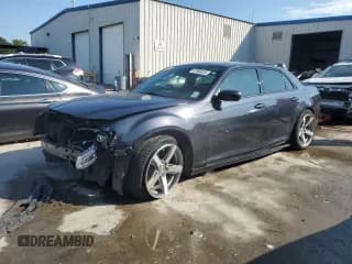 ✅ 2019 Chrysler 300 S • VIN: 2C3CCABT8KH580361 • Lot: 67666035. Wystawiony na Copart z przebiegiem 106 067 mil. Bezpłatny archiwum sprzedaży aukcyjnych z USA i szczegółowy raport historii pojazdu na DreamBid. Zdjęcie 1.
