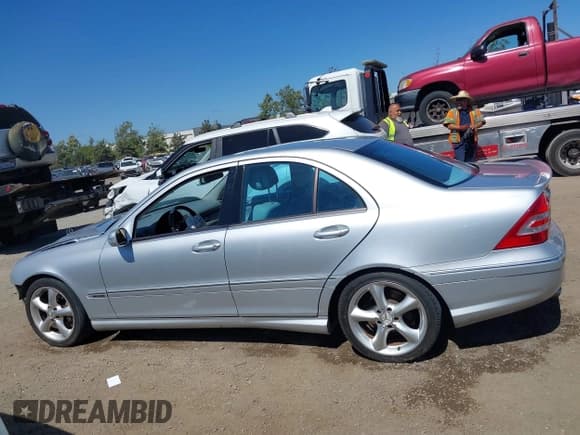 ✅ 2007 Mercedes-Benz C 230 Sport • VIN: WDBRF52H97A936689 • Lot: 42519824. Wystawiony na IAAI z przebiegiem 200 866 mil. Bezpłatny archiwum sprzedaży aukcyjnych z USA i szczegółowy raport historii pojazdu na DreamBid. Zdjęcie 14.