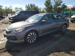 2017 Honda Accord EX-L z VIN JHMCR6F5XHC008012, wystawiony jako Copart lot #84993835 z przebiegiem 311 111 mil mil oraz Czysty tytuł • Clean title. Historia ofert i sprzedaży dostępna na DreamBid. Obrazek 1.