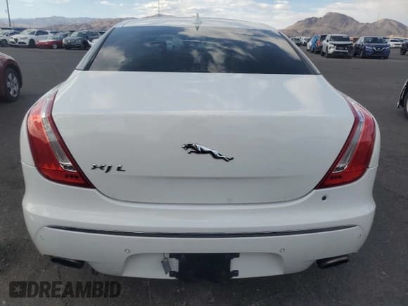 ✅ 2015 Jaguar XJ Portfolio • VIN: SAJWJ2GD9F8V80808 • Lot: 69785955. Wystawiony na Copart z przebiegiem 145 257 mil. Bezpłatny archiwum sprzedaży aukcyjnych z USA i szczegółowy raport historii pojazdu na DreamBid. Zdjęcie 6.