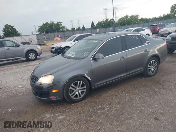 ✅ 2005 Volkswagen Jetta 2.5L • VIN: 3VWDF71K95M607637 • Лот: 42747472. Опубликован ранее на IAAI с пробегом Не указан. Бесплатный доступ к архиву аукционных продаж из США и подробный отчёт об истории автомобиля на DreamBid. Изображение 2.