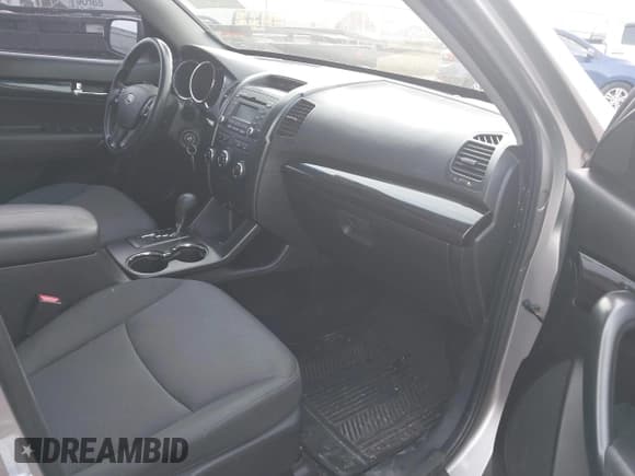 ✅ 2013 Kia Sorento LX • VIN: 5XYKT4A12DG405954 • Lot: 43764807. Listed on IAAI with 306,849 mi. Free auction sales archive from the USA and detailed vehicle history report at DreamBid. Image 5.