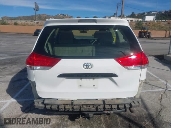 ✅ 2012 Toyota Sienna • VIN: 5TDZK3DC2CS218434 • Лот: 43785927. Опубликован ранее на IAAI с пробегом 405 777 миль. Бесплатный доступ к архиву аукционных продаж из США и подробный отчёт об истории автомобиля на DreamBid. Изображение 17.