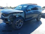 ✅ 2026 Rivian R1S Adventure • VIN: 7PDSGCBA8TN075797 • Lot: 43548257. Wystawiony na IAAI z przebiegiem 719 mil. Bezpłatny archiwum sprzedaży aukcyjnych z USA i szczegółowy raport historii pojazdu na DreamBid. Zdjęcie 21.