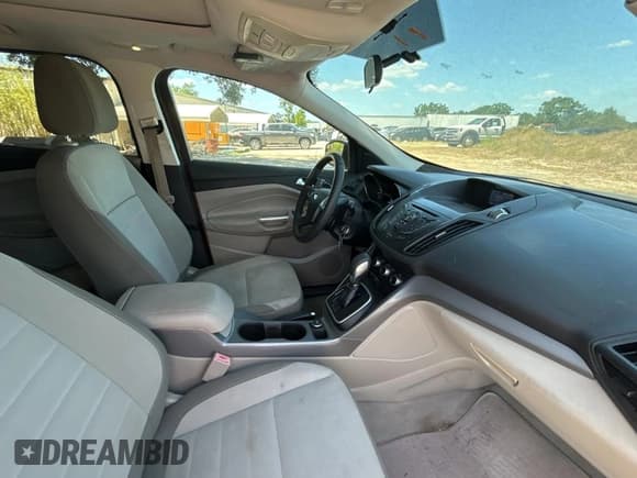 ✅ 2013 Ford Escape SE • VIN: 1FMCU9G95DUD25554 • Lot: 55523245. Wystawiony na Copart z przebiegiem Nie podano. Bezpłatny archiwum sprzedaży aukcyjnych z USA i szczegółowy raport historii pojazdu na DreamBid. Zdjęcie 5.