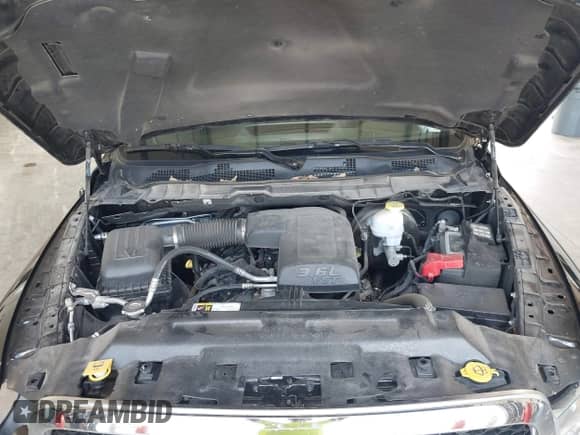 2024 Ram 1500 SLT z VIN 1C6RR6GG6RS137293, wystawiony jako IAAI lot #43323845 z przebiegiem 34 382 mil mil oraz . Historia ofert i sprzedaży dostępna na DreamBid. Obrazek 10.