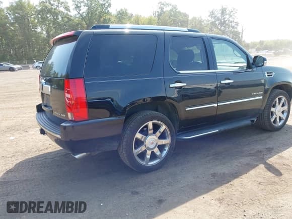 ✅ 2013 Cadillac Escalade Luxury • VIN: 1GYS4BEF5DR118949 • Lot: 43284657. Listed on IAAI with 281,971 mi. Free auction sales archive from the USA and detailed vehicle history report at DreamBid. Image 4.