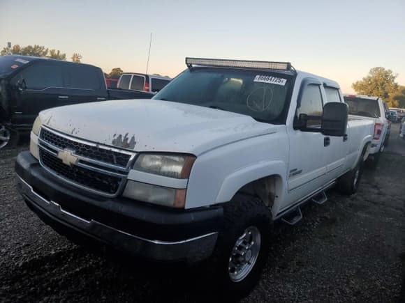 ✅ 2006 Chevrolet Silverado 2500HD LT3 • VIN: 1GCHK23D36F221167 • Lot: 86684725. Wystawiony na Copart z przebiegiem 404 036 mil. Bezpłatny archiwum sprzedaży aukcyjnych z USA i szczegółowy raport historii pojazdu na DreamBid. Zdjęcie 1.