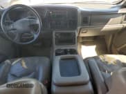 ✅ 2004 Chevrolet Suburban Z71 • VIN: 3GNFK16Z34G275757 • Лот: 56422775. Опубликован ранее на Copart с пробегом 209 661 миль. Бесплатный доступ к архиву аукционных продаж из США и подробный отчёт об истории автомобиля на DreamBid. Изображение 8.