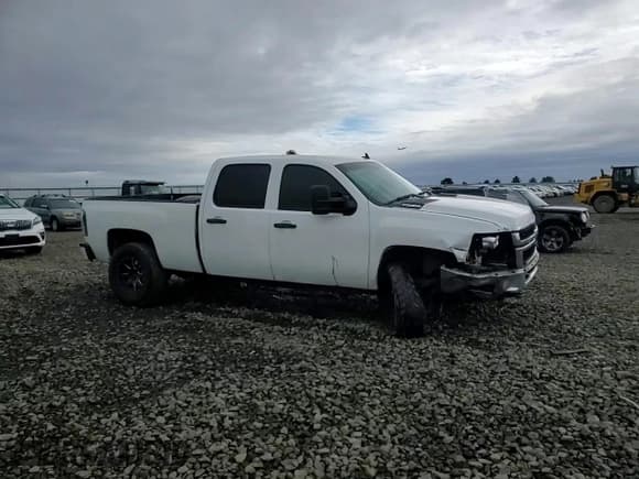 ✅ 2009 Chevrolet Silverado 2500HD LT • VIN: 1GCHK53669F143510 • Lot: 91436395. Wystawiony na Copart z przebiegiem 206 980 mil. Bezpłatny archiwum sprzedaży aukcyjnych z USA i szczegółowy raport historii pojazdu na DreamBid. Zdjęcie 13.