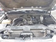 ✅ 2003 Chevrolet Silverado 2500HD LS • VIN: 1GCHK29G43E157174 • Lot: 41839189. Wystawiony na IAAI z przebiegiem 179 860 mil. Bezpłatny archiwum sprzedaży aukcyjnych z USA i szczegółowy raport historii pojazdu na DreamBid. Zdjęcie 10.