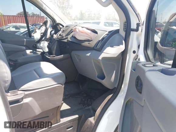 ✅ 2018 Ford Transit • VIN: 1FTYE1YM3JKA35185 • Lot: 42839253. Wystawiony na IAAI z przebiegiem 54 882 mil. Bezpłatny archiwum sprzedaży aukcyjnych z USA i szczegółowy raport historii pojazdu na DreamBid. Zdjęcie 5.