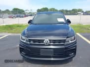 ✅ 2021 Volkswagen Tiguan SE • VIN: 3VV2B7AX9MM065229 • Lot: 42887747. Wystawiony na IAAI z przebiegiem 70 393 mil. Bezpłatny archiwum sprzedaży aukcyjnych z USA i szczegółowy raport historii pojazdu na DreamBid. Zdjęcie 6.
