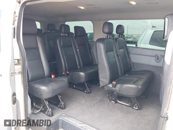 ✅ 2017 Ford Transit XL • VIN: 1FMZK1YM9HKA18930 • Lot: 42530193. Wystawiony na IAAI z przebiegiem 115 165 mil. Bezpłatny archiwum sprzedaży aukcyjnych z USA i szczegółowy raport historii pojazdu na DreamBid. Zdjęcie 8.