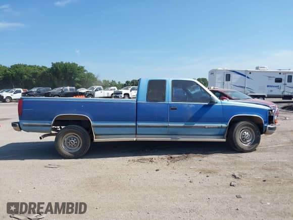 1997 Chevrolet Silverado 2500 with VIN 1GCGC29R2VE158238, listed as a IAAI auction lot 42800615 with 176,562 mi miles and . Bid and sale history available at DreamBid. Image 13.