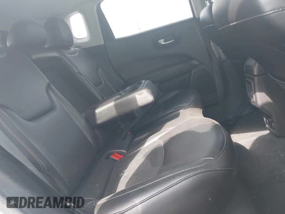 ✅ 2019 Jeep Compass Limited • VIN: 3C4NJCCB0KT725802 • Lot: 42030080. Listed on IAAI with 84,999 mi. Free auction sales archive from the USA and detailed vehicle history report at DreamBid. Image 8.