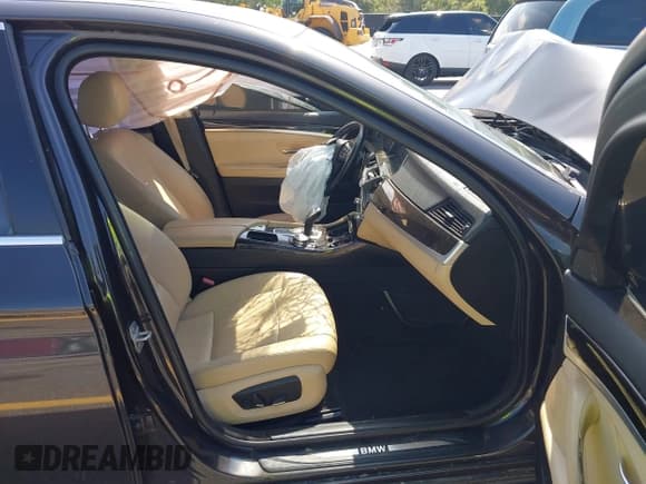 ✅ 2016 BMW 5 Series 528i xDrive • VIN: WBA5A7C55GG145343 • Lot: 42480473. Listed on IAAI with 86,805 mi. Free auction sales archive from the USA and detailed vehicle history report at DreamBid. Image 5.