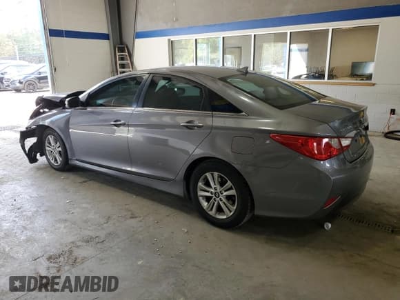 ✅ 2014 Hyundai Sonata GLS • VIN: 5NPEB4AC0EH890686 • Lot: 72379294. Listed on Copart with 175,607 mi. Free auction sales archive from the USA and detailed vehicle history report at DreamBid. Image 2.