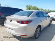 ✅ 2024 Mazda 3 S Preferred • VIN: 3MZBPACM0RM402567 • Лот: 43137383. Опубликован ранее на IAAI с пробегом 22 250 миль. Бесплатный доступ к архиву аукционных продаж из США и подробный отчёт об истории автомобиля на DreamBid. Изображение 4.