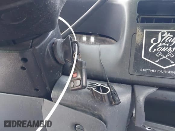 ✅ 2001 Ford F-250 XL • VIN: 1FTNX20F01EA81930 • Лот: 41497045. Опубликован ранее на IAAI с пробегом 195 620 миль. Бесплатный доступ к архиву аукционных продаж из США и подробный отчёт об истории автомобиля на DreamBid. Изображение 11.