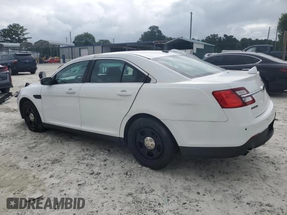 ✅ 2015 Ford Police Interceptor • VIN: 1FAHP2MT5FG208038 • Lot: 68208775. Listed on Copart with 86,804 mi. Free auction sales archive from the USA and detailed vehicle history report at DreamBid. Image 2.