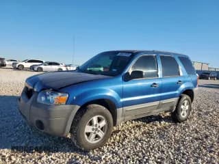 ✅ 2007 Ford Escape XLS • VIN: 1FMYU02Z27KA36172 • Lot: 90477075. Wystawiony na Copart z przebiegiem 138 520 mil. Bezpłatny archiwum sprzedaży aukcyjnych z USA i szczegółowy raport historii pojazdu na DreamBid. Zdjęcie 1.