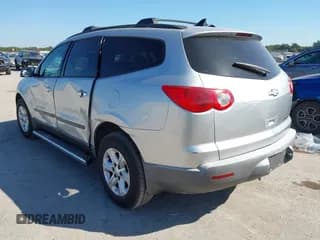 ✅ 2012 Chevrolet Traverse LS • VIN: 1GNKRFED0CJ203957 • Lot: 43375085. Wystawiony na IAAI z przebiegiem 174 348 mil. Bezpłatny archiwum sprzedaży aukcyjnych z USA i szczegółowy raport historii pojazdu na DreamBid. Zdjęcie 3.