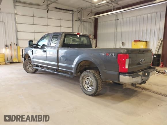 ✅ 2018 Ford F-250 XL • VIN: 1FT7X2B64JEB31377 • Lot: 42245823. Wystawiony na IAAI z przebiegiem 164 911 mil. Bezpłatny archiwum sprzedaży aukcyjnych z USA i szczegółowy raport historii pojazdu na DreamBid. Zdjęcie 3.