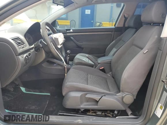 ✅ 2007 Volkswagen Rabbit • VIN: WVWAR71K17W146207 • Лот: 54927575. Опубликован ранее на Copart с пробегом 86 143 миль. Бесплатный доступ к архиву аукционных продаж из США и подробный отчёт об истории автомобиля на DreamBid. Изображение 7.