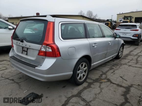 ✅ 2008 Volvo V70 • VIN: YV1BW982281014595 • Lot: 83253724. Listed on Copart with 268,689 mi. Free auction sales archive from the USA and detailed vehicle history report at DreamBid. Image 3.